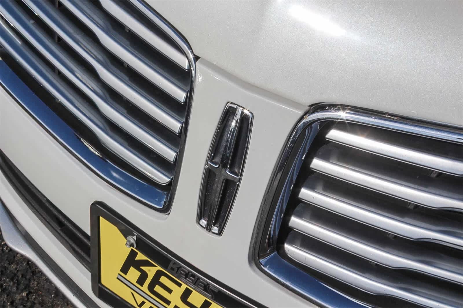 Thumbnail: 2015 Lincoln MKC - 17