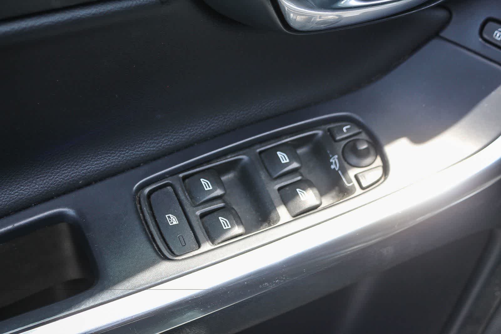 Thumbnail: 2016 Volvo XC60 - 25