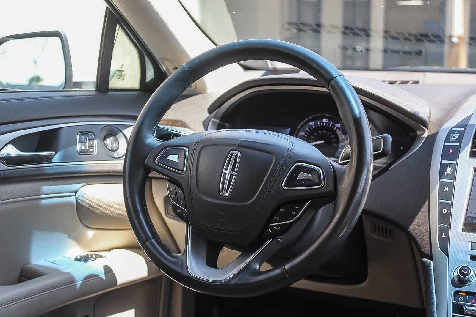 Thumbnail: 2019 Lincoln MKZ - 21