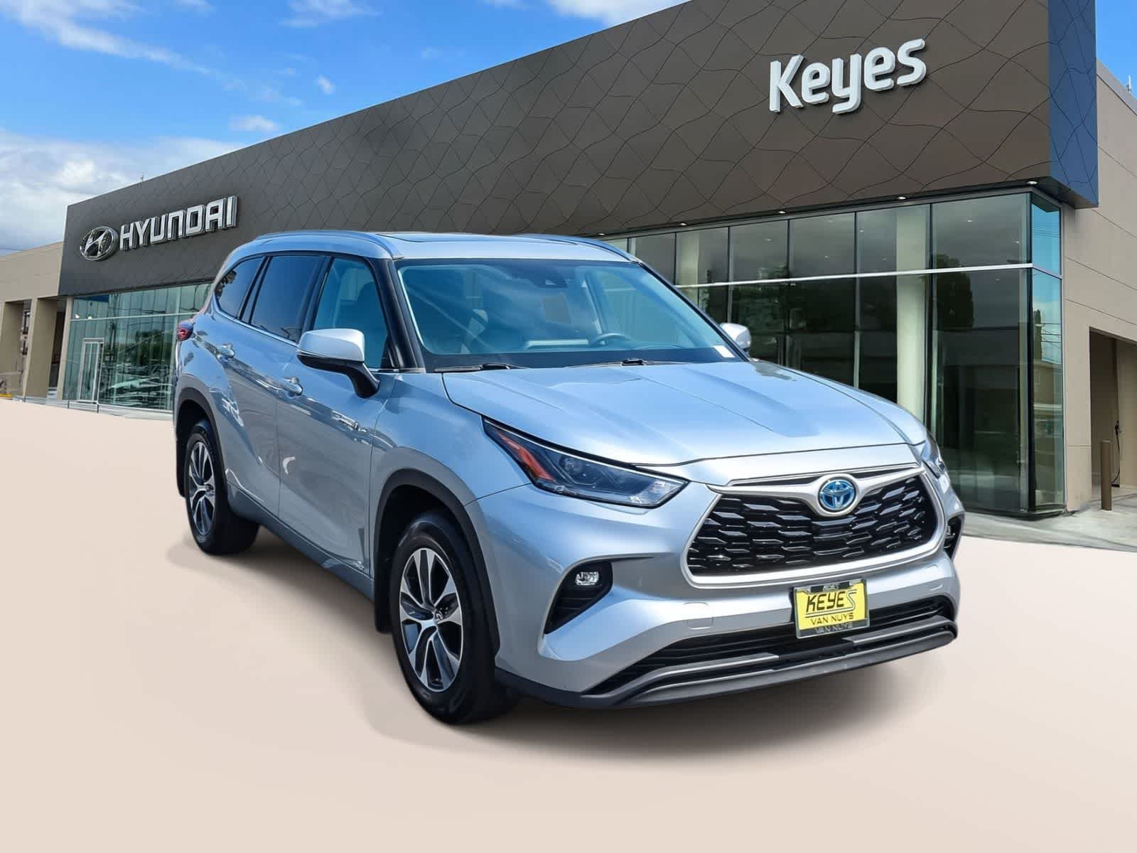 Thumbnail: 2021 Toyota Highlander - 3