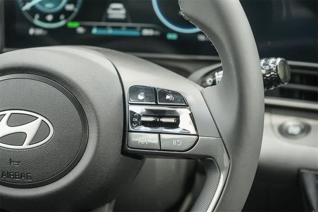 Thumbnail: 2025 Hyundai Elantra - 18