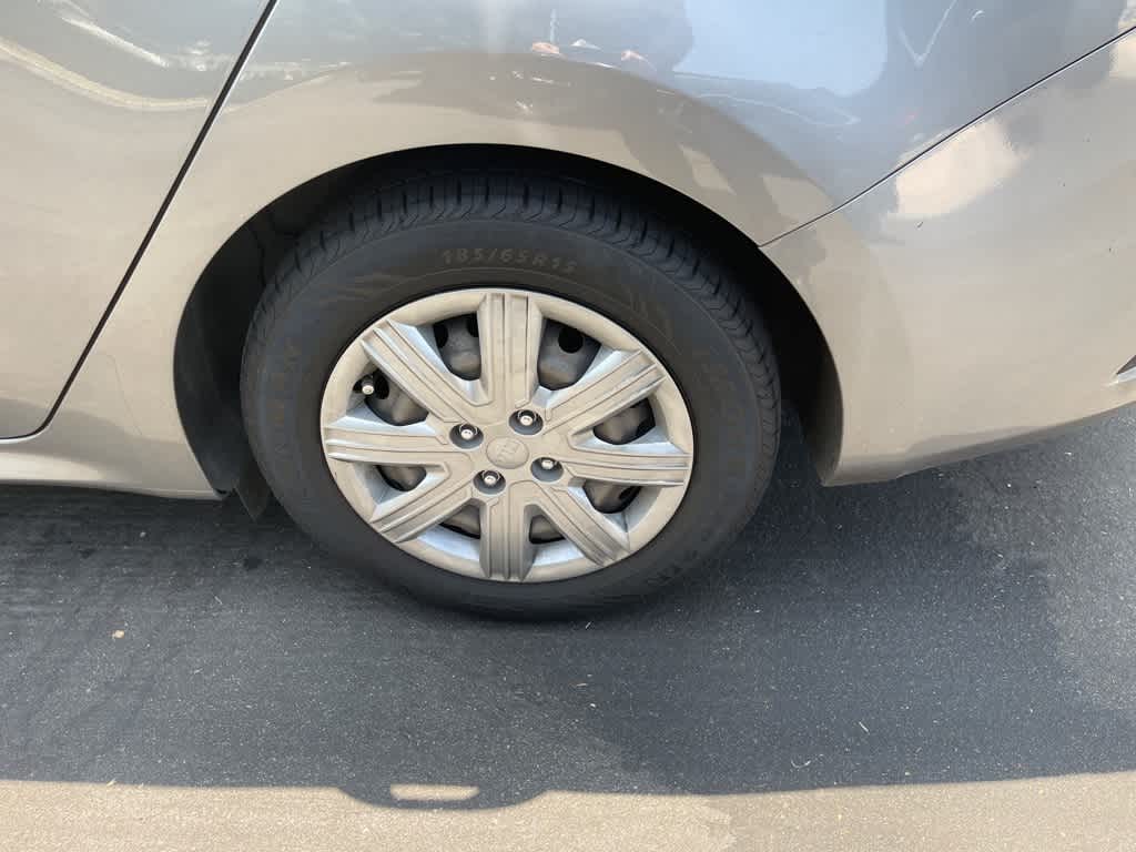 Thumbnail: 2021 Kia Rio - 8
