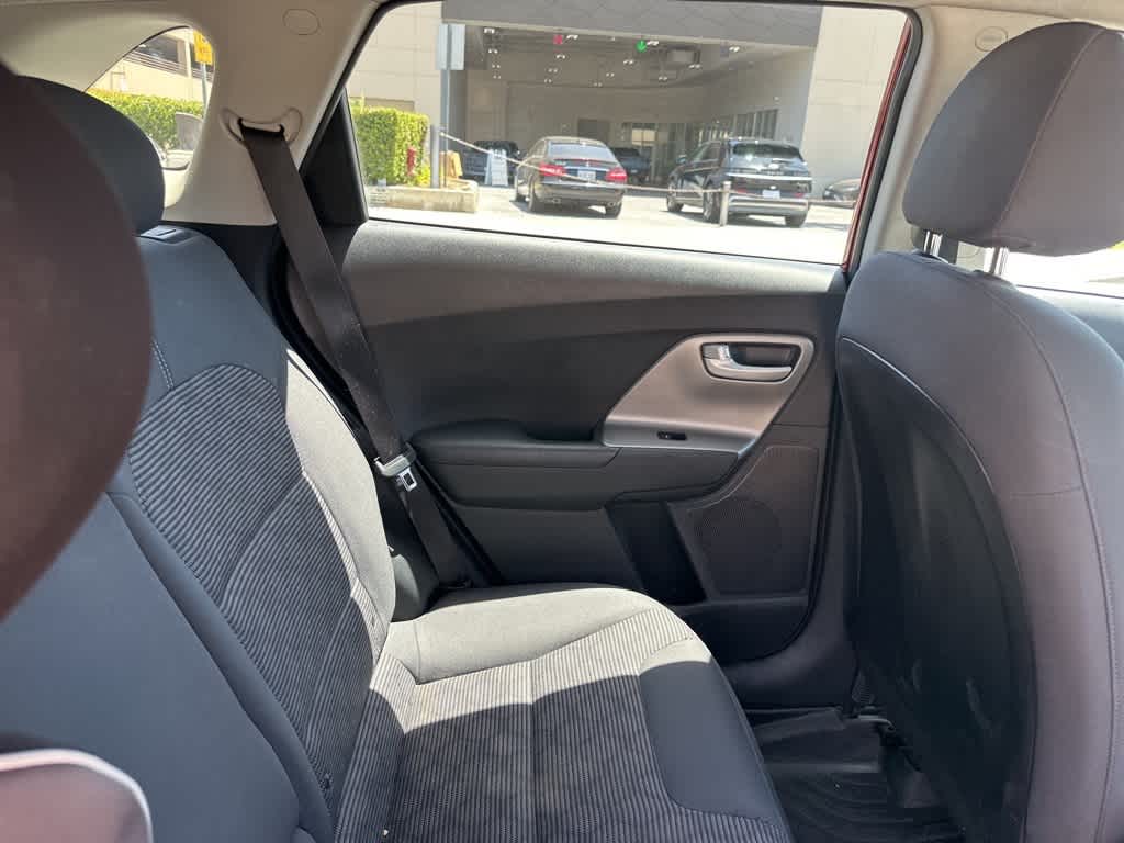Thumbnail: 2018 Kia Niro - 12