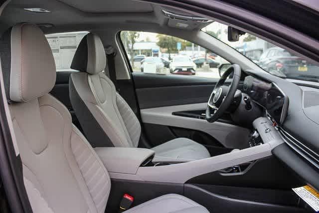 Thumbnail: 2025 Hyundai Elantra - 17