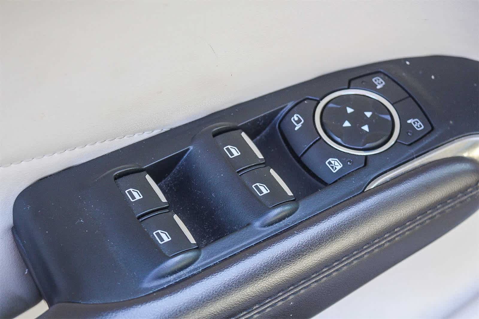 Thumbnail: 2015 Lincoln MKC - 27