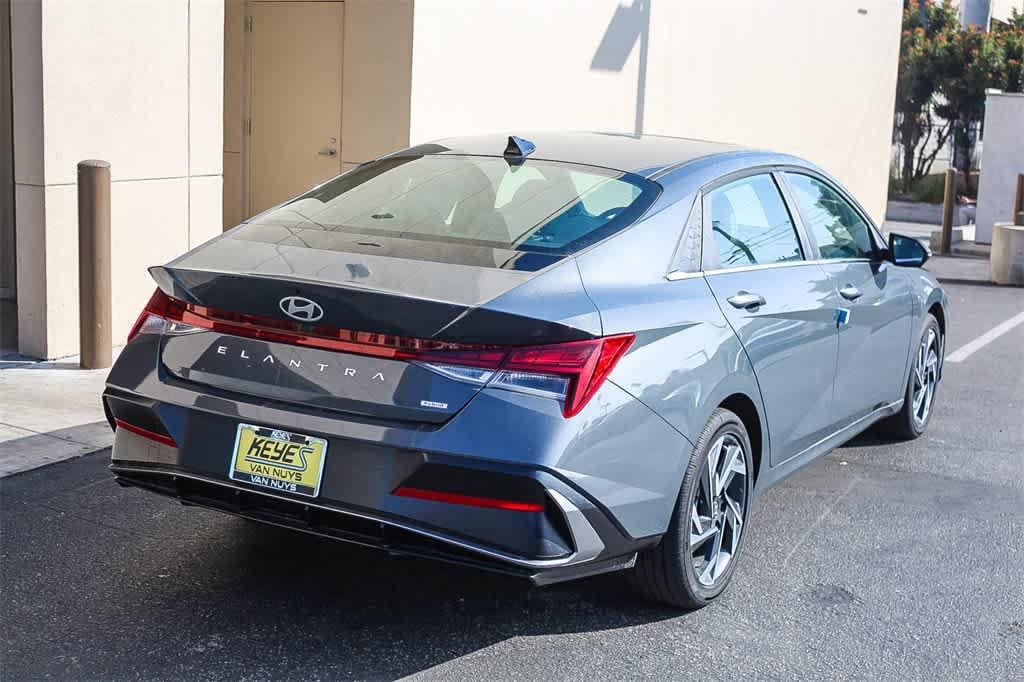 Thumbnail: 2025 Hyundai Elantra - 4