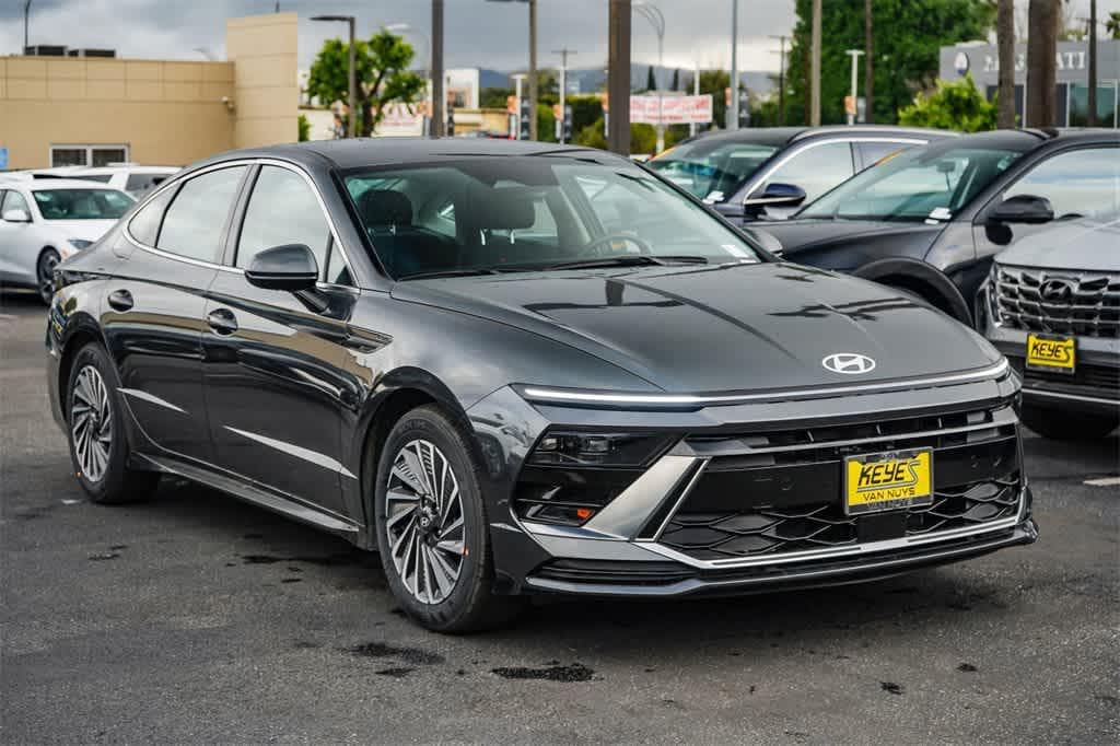 New 2025 Hyundai Sonata Hybrid Limited Sedan