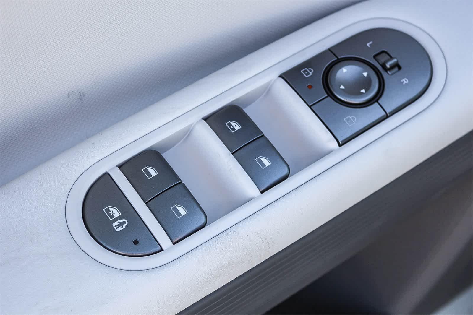 Thumbnail: 2026 Hyundai Ioniq 5 - 28