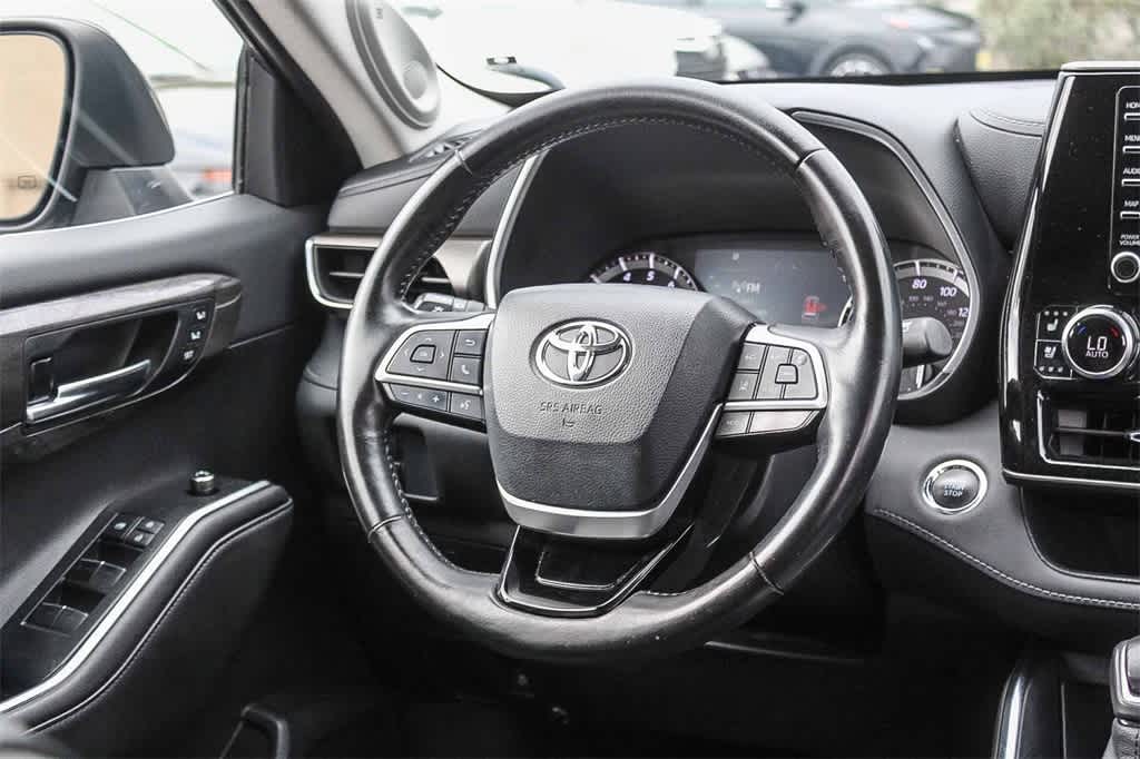Thumbnail: 2022 Toyota Highlander - 15