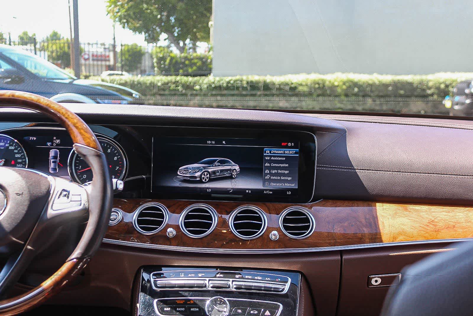 Thumbnail: 2017 Mercedes-Benz E-Class - 17