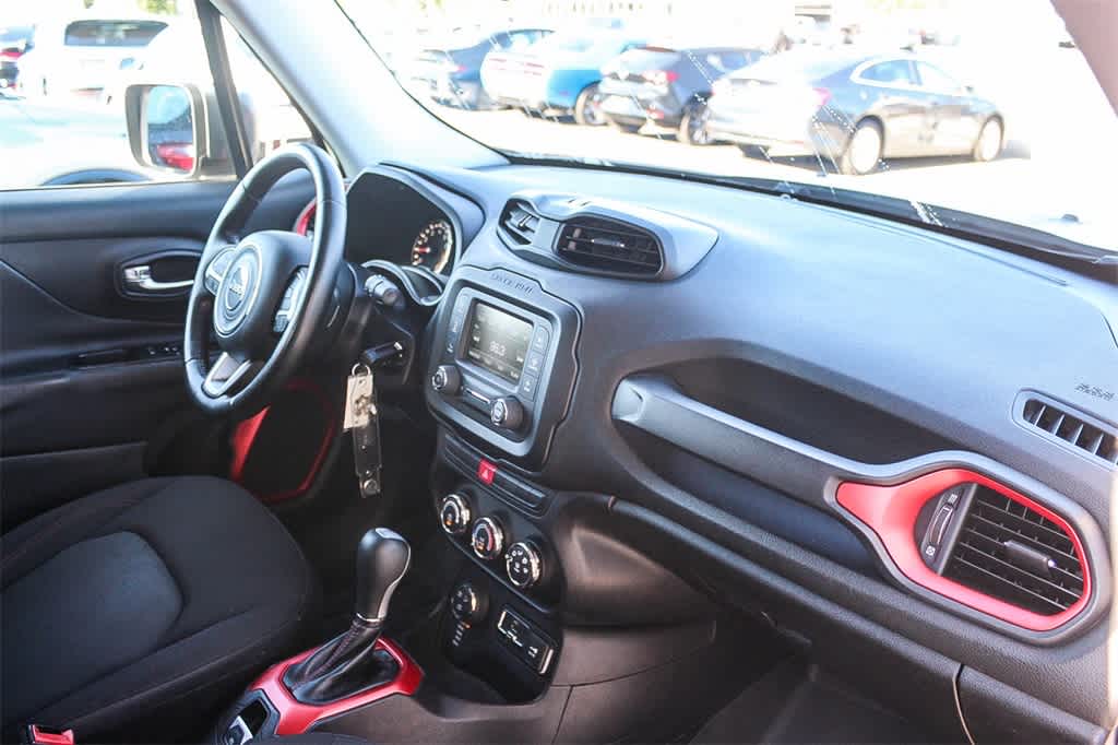 Thumbnail: 2015 Jeep Renegade - 16