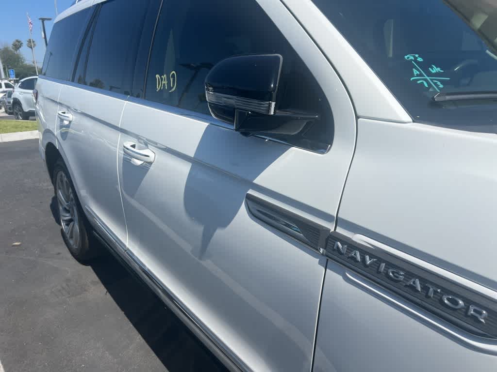 Thumbnail: 2023 Lincoln Navigator - 17