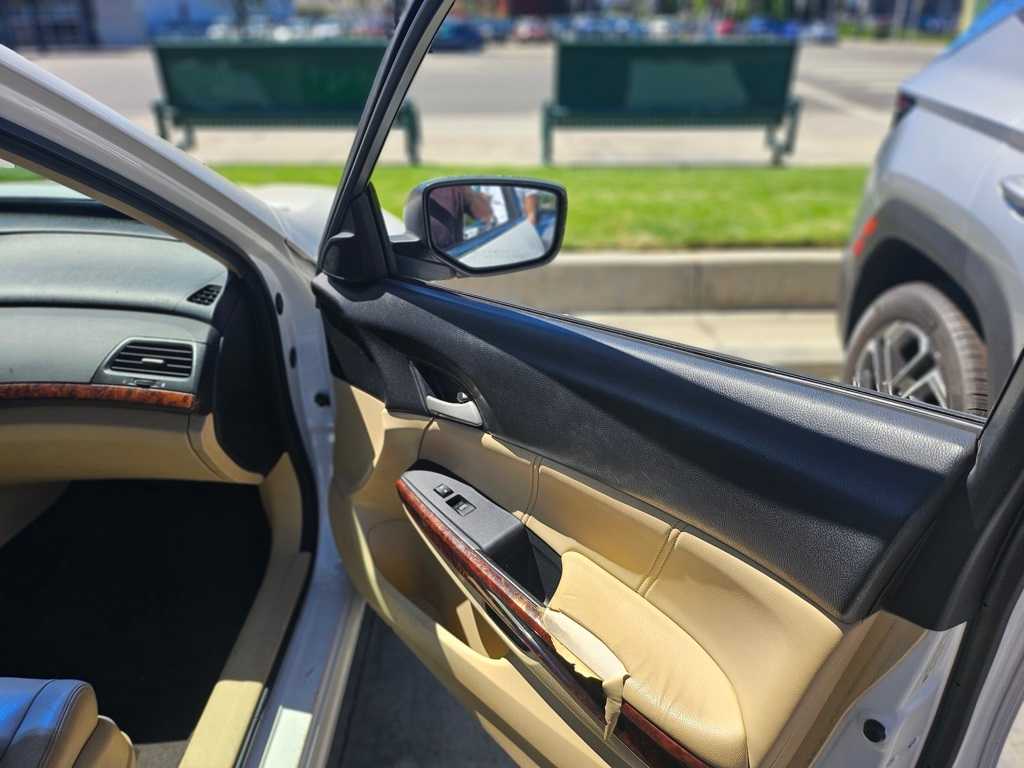 Thumbnail: 2012 Honda Crosstour - 20
