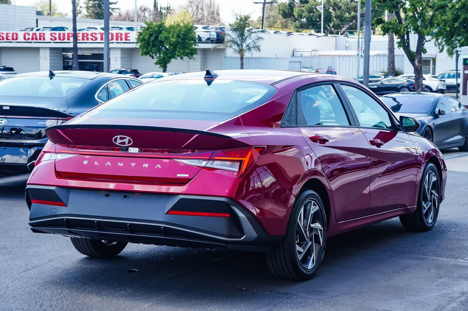 Thumbnail: 2025 Hyundai Elantra - 4