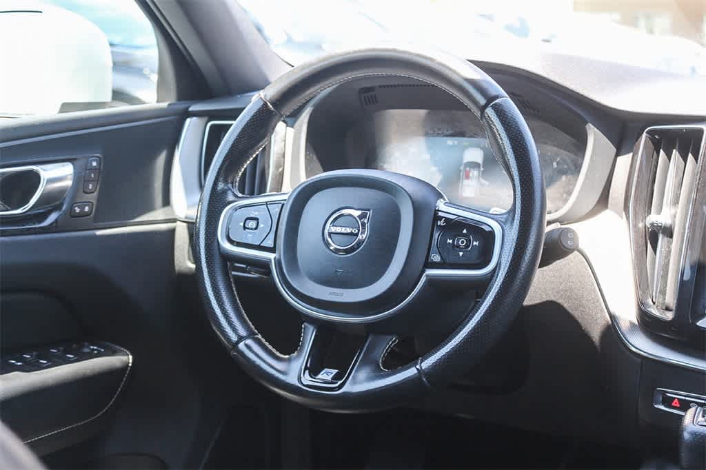 Thumbnail: 2018 Volvo XC60 - 15