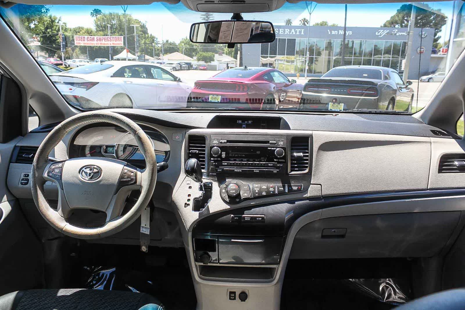 Thumbnail: 2011 Toyota Sienna - 13