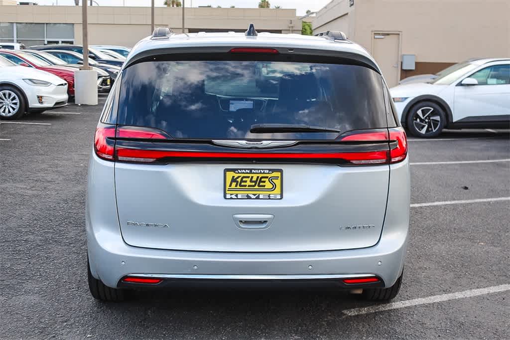 Thumbnail: 2023 Chrysler Pacifica - 5