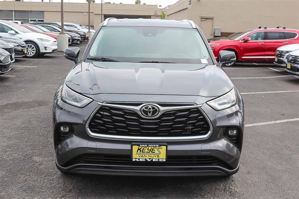 Thumbnail: 2022 Toyota Highlander - 2