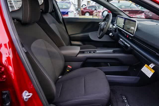 2025 Hyundai Ioniq 6 SE 18