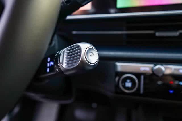 2025 Hyundai Ioniq 6 SE 24