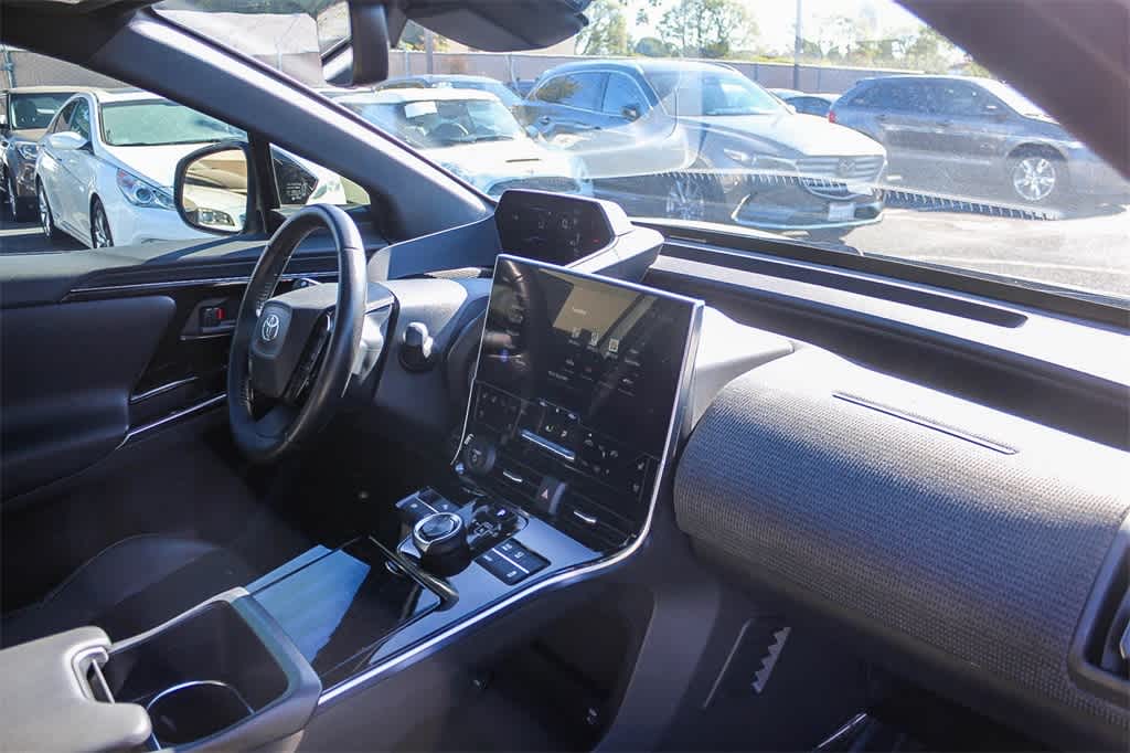 Thumbnail: 2023 Toyota bZ4X - 23