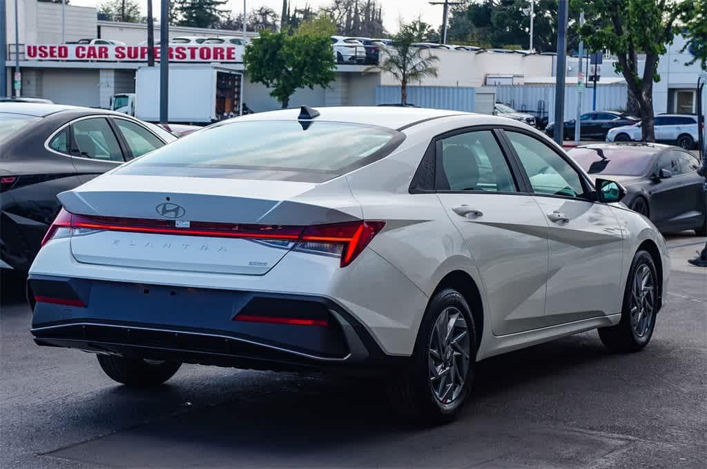 Thumbnail: 2025 Hyundai Elantra - 4