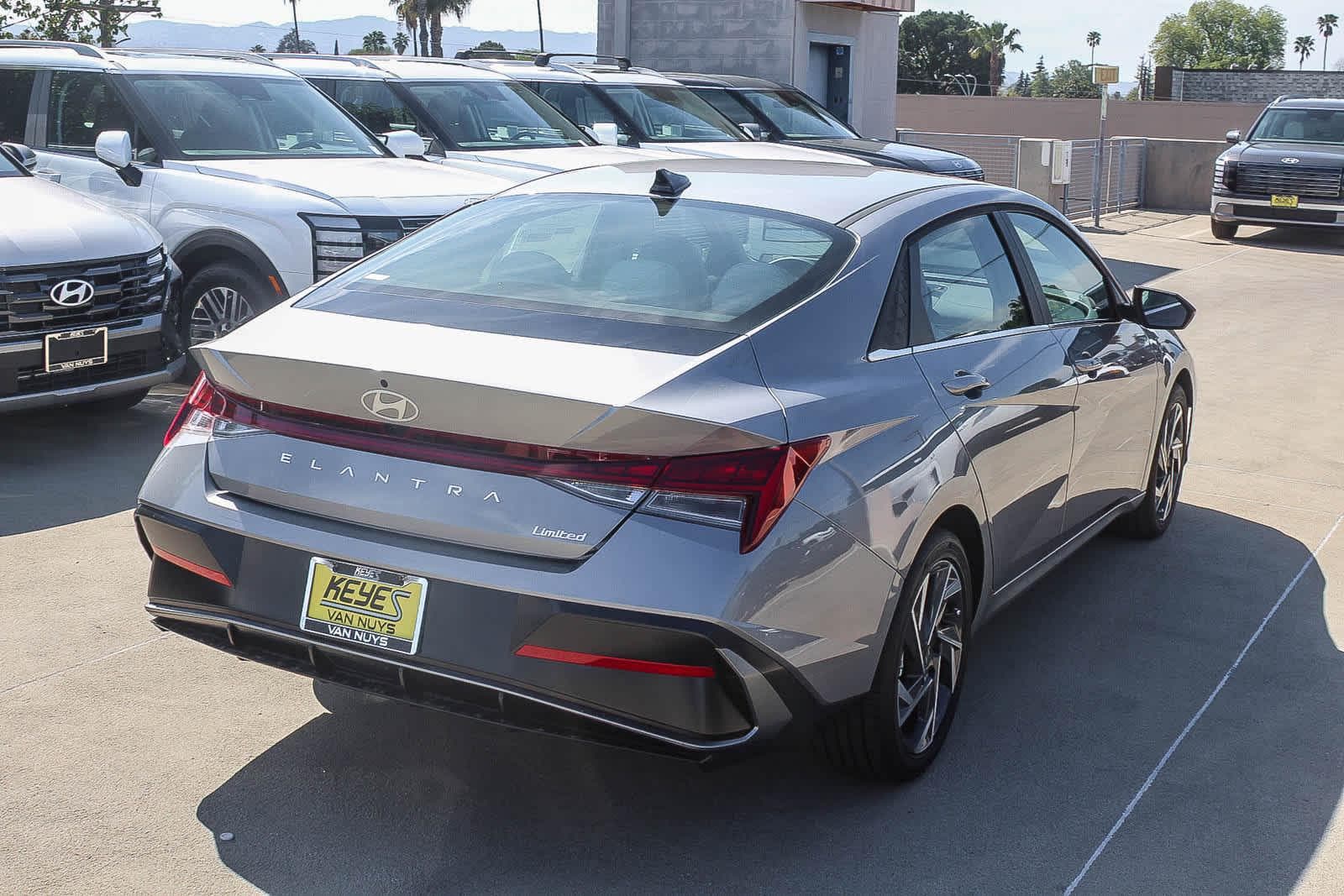 2026 Hyundai Elantra Limited - Photo 4