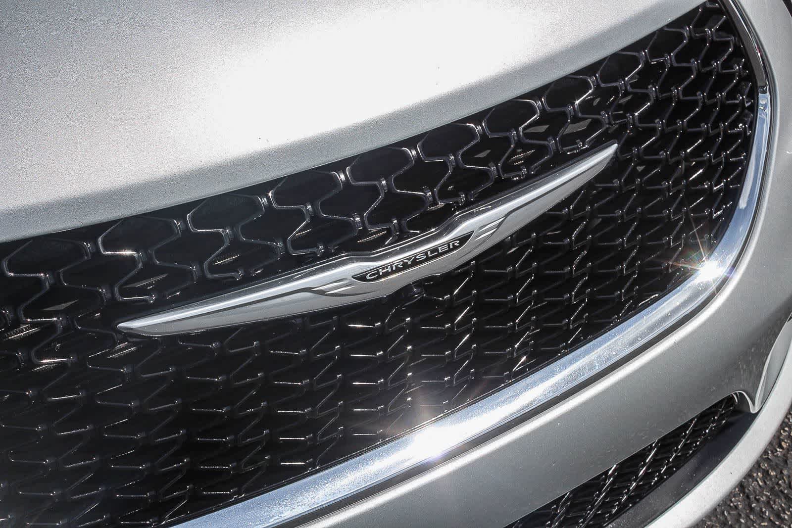 Thumbnail: 2023 Chrysler Pacifica - 17