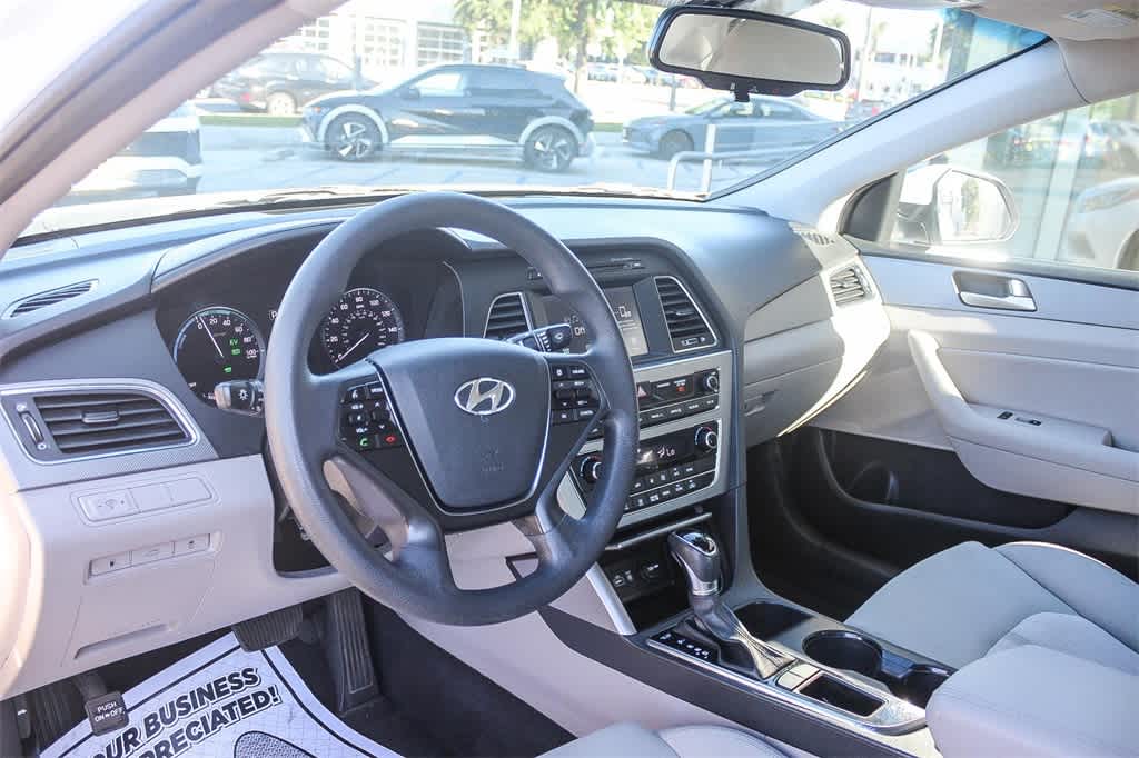Thumbnail: 2017 Hyundai Sonata - 17