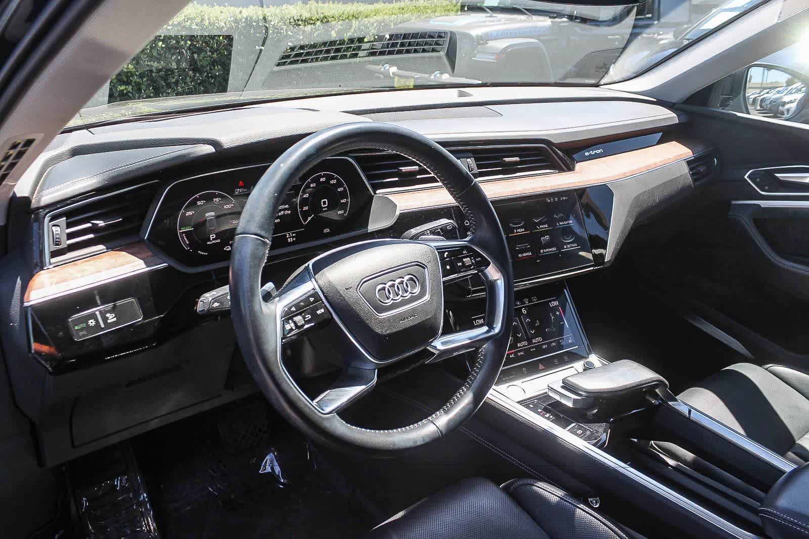 Thumbnail: 2019 Audi e-tron - 22