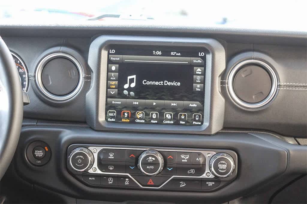 Thumbnail: 2018 Jeep Wrangler - 17