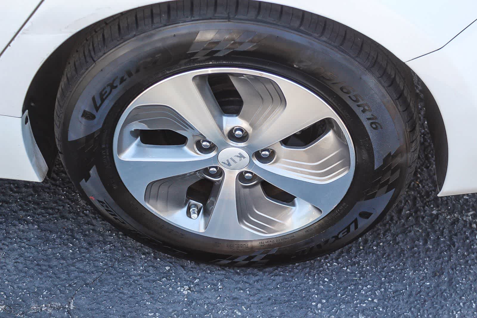 Thumbnail: 2015 Kia Optima - 10