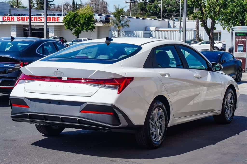 Thumbnail: 2025 Hyundai Elantra - 4