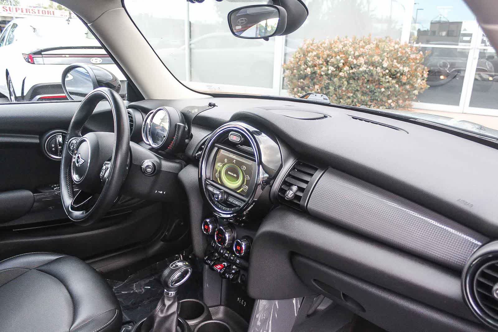 Thumbnail: 2017 MINI Cooper Hardtop - 21