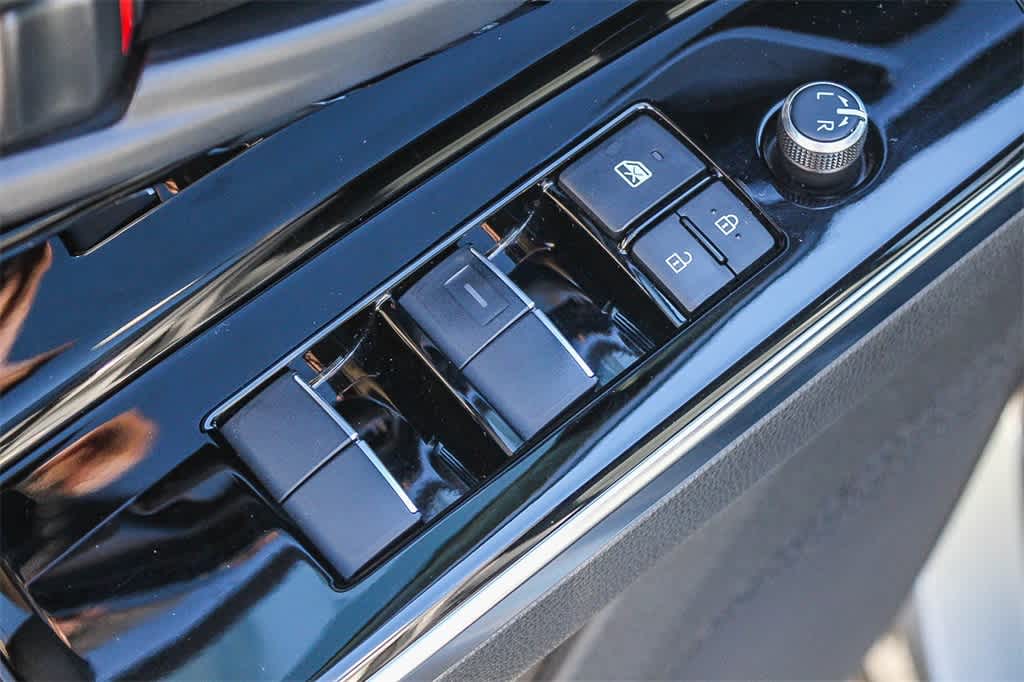 Thumbnail: 2023 Toyota bZ4X - 28