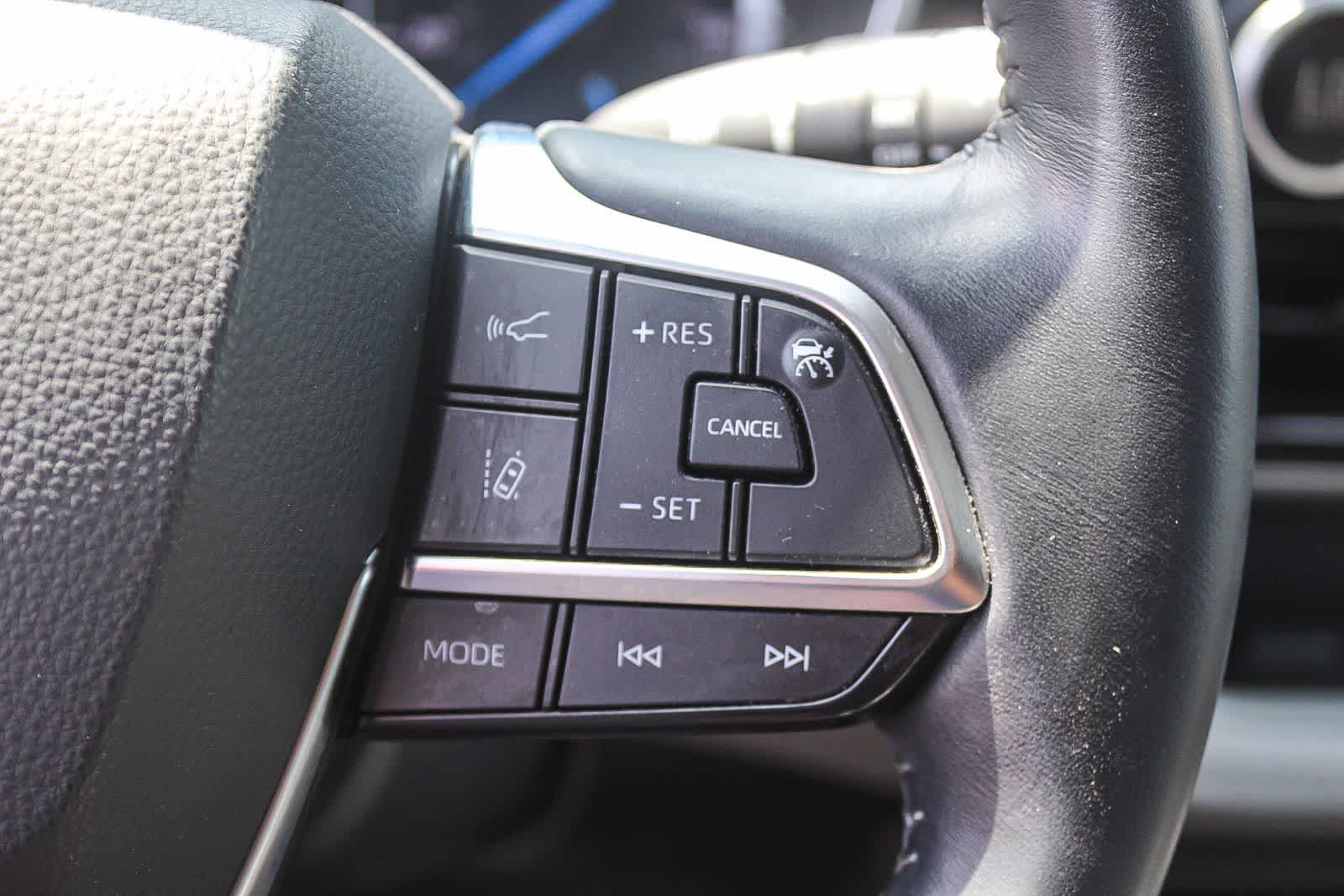Thumbnail: 2021 Toyota Highlander - 32