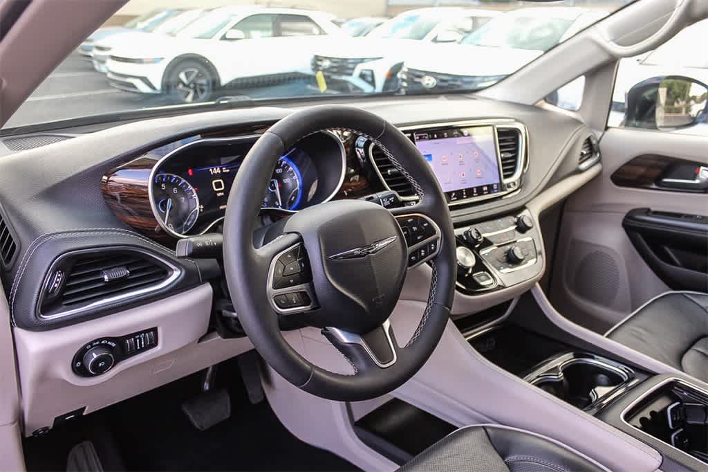 Thumbnail: 2023 Chrysler Pacifica - 17