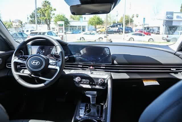 Thumbnail: 2025 Hyundai Elantra - 17