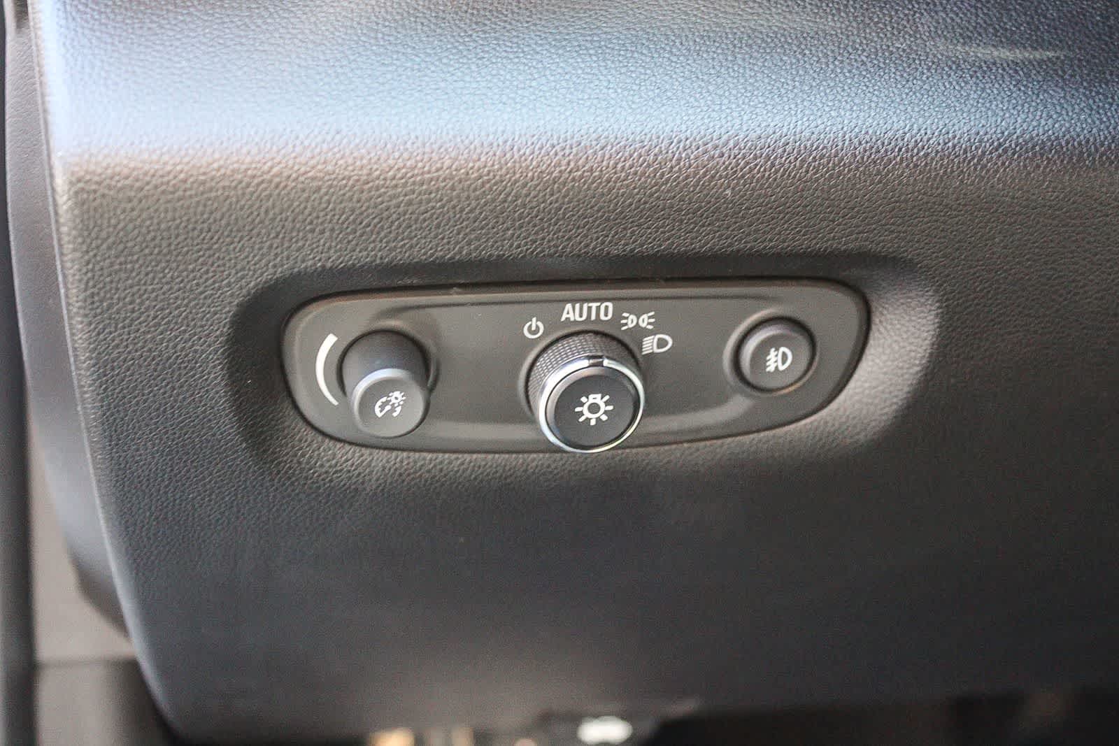 Thumbnail: 2018 Chevrolet Traverse - 31