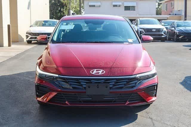 2025 Hyundai Elantra SEL Convenience photo 2