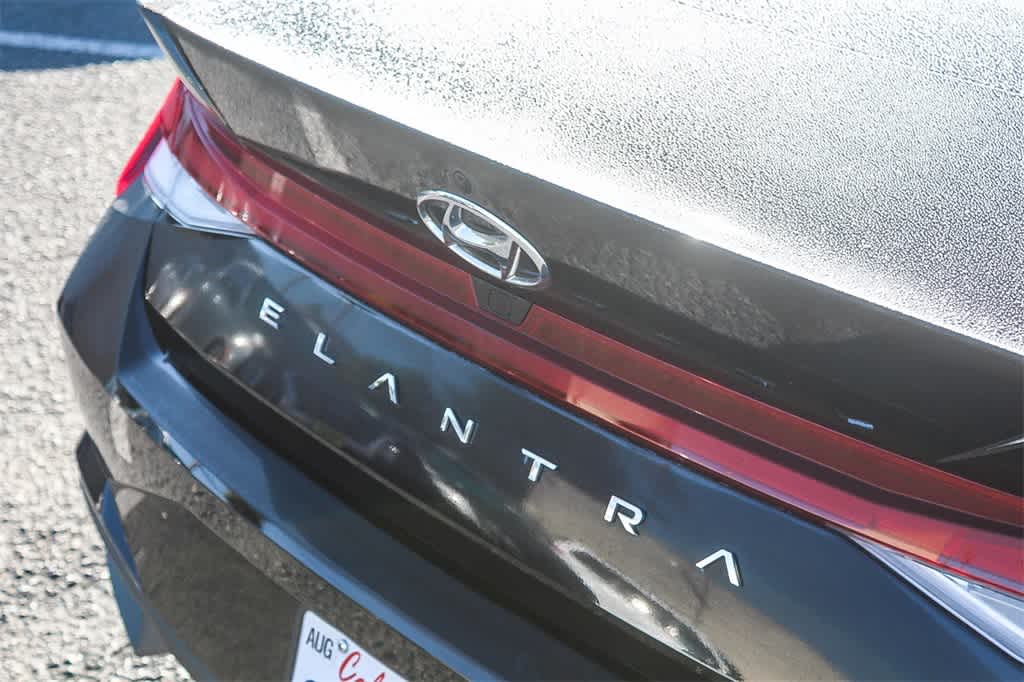 Thumbnail: 2023 Hyundai Elantra - 9