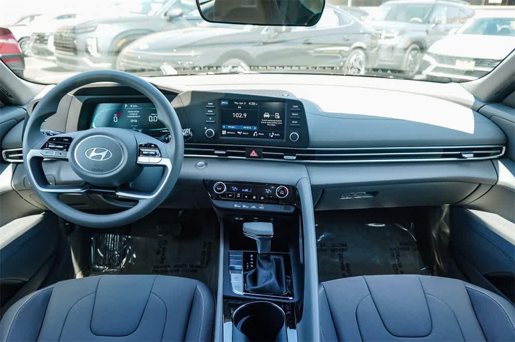 Thumbnail: 2025 Hyundai Elantra - 12