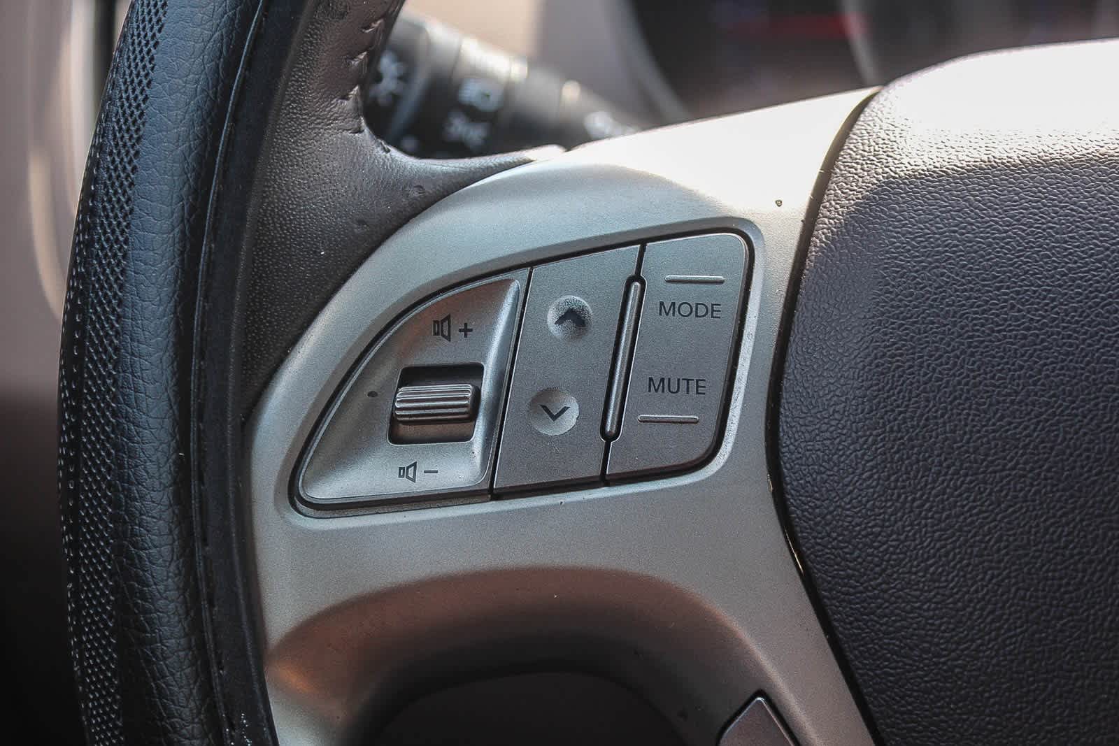 Thumbnail: 2012 Hyundai Tucson - 33