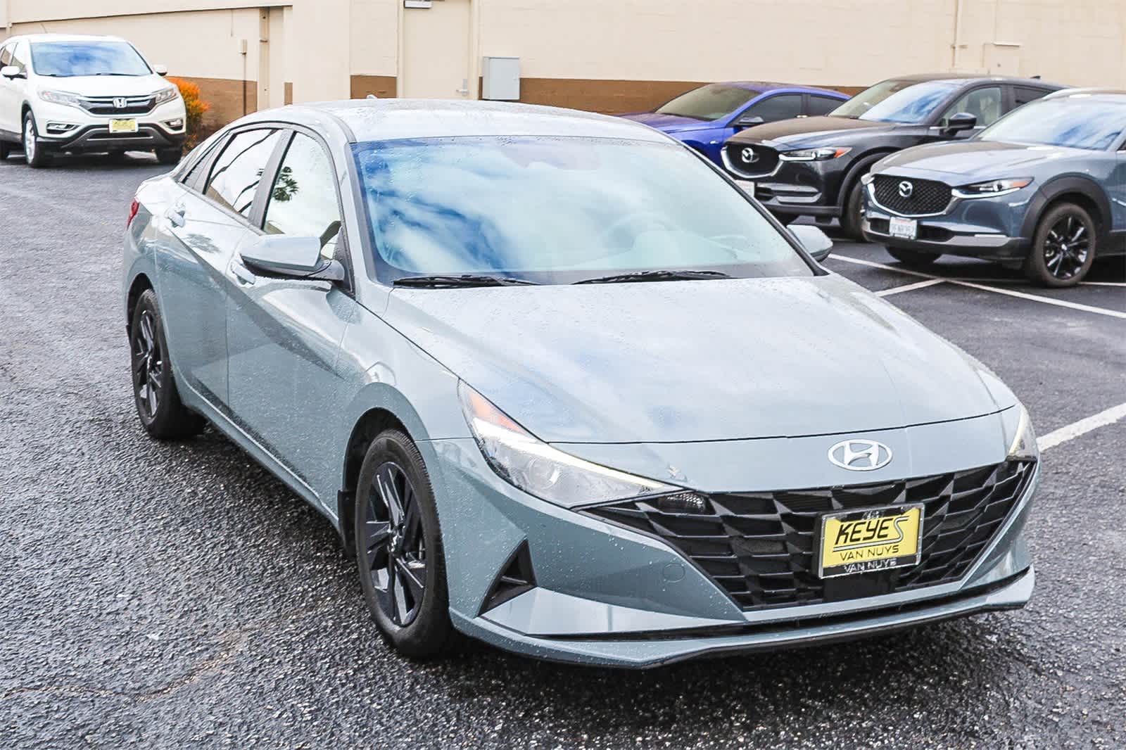 Thumbnail: 2022 Hyundai Elantra - 3