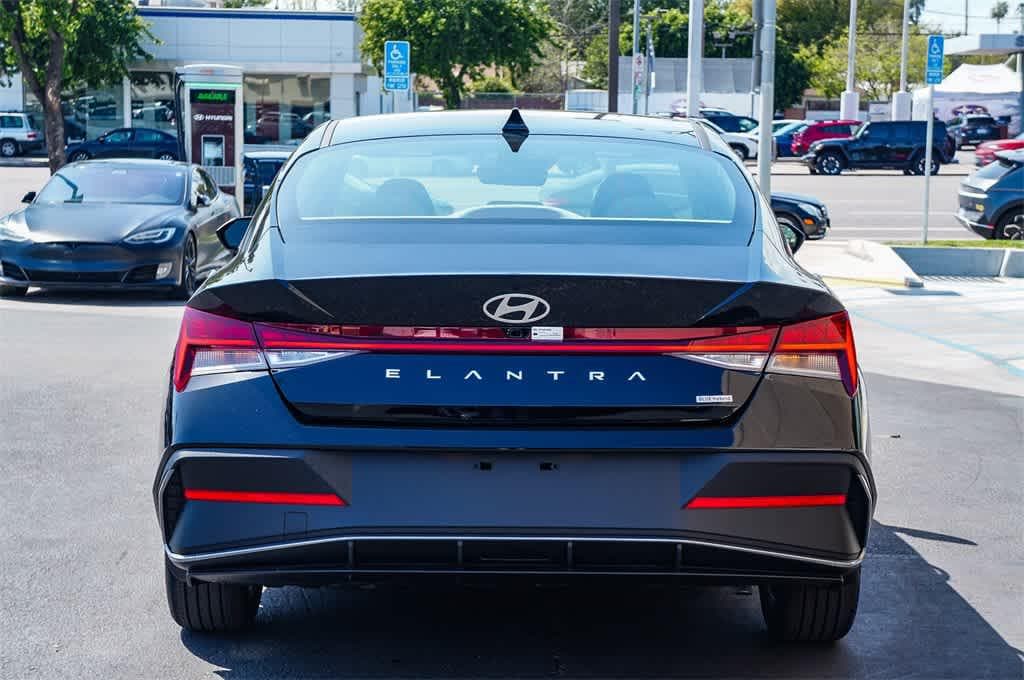 Thumbnail: 2025 Hyundai Elantra - 3