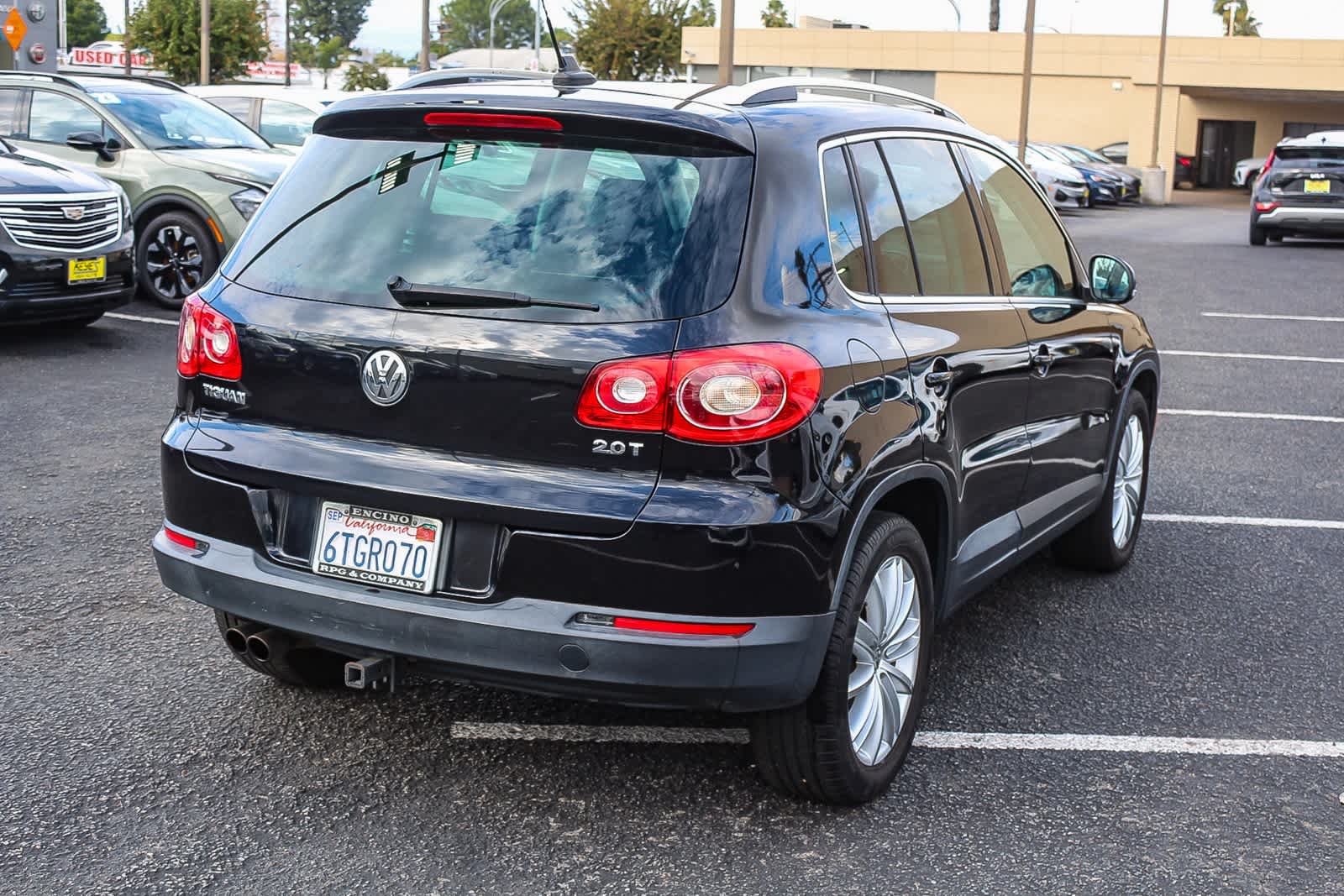 Thumbnail: 2011 Volkswagen Tiguan - 4