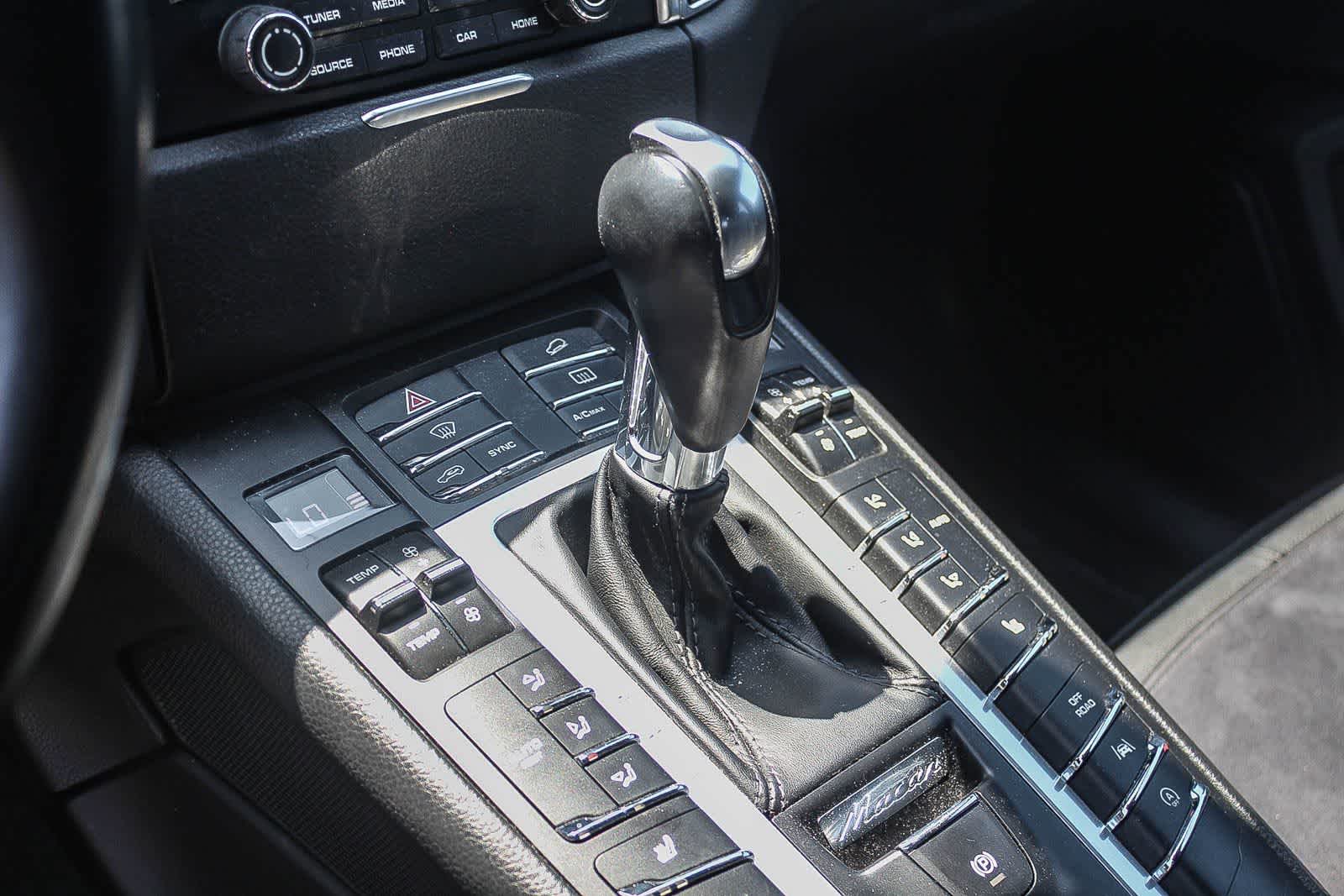 Thumbnail: 2018 Porsche Macan - 24