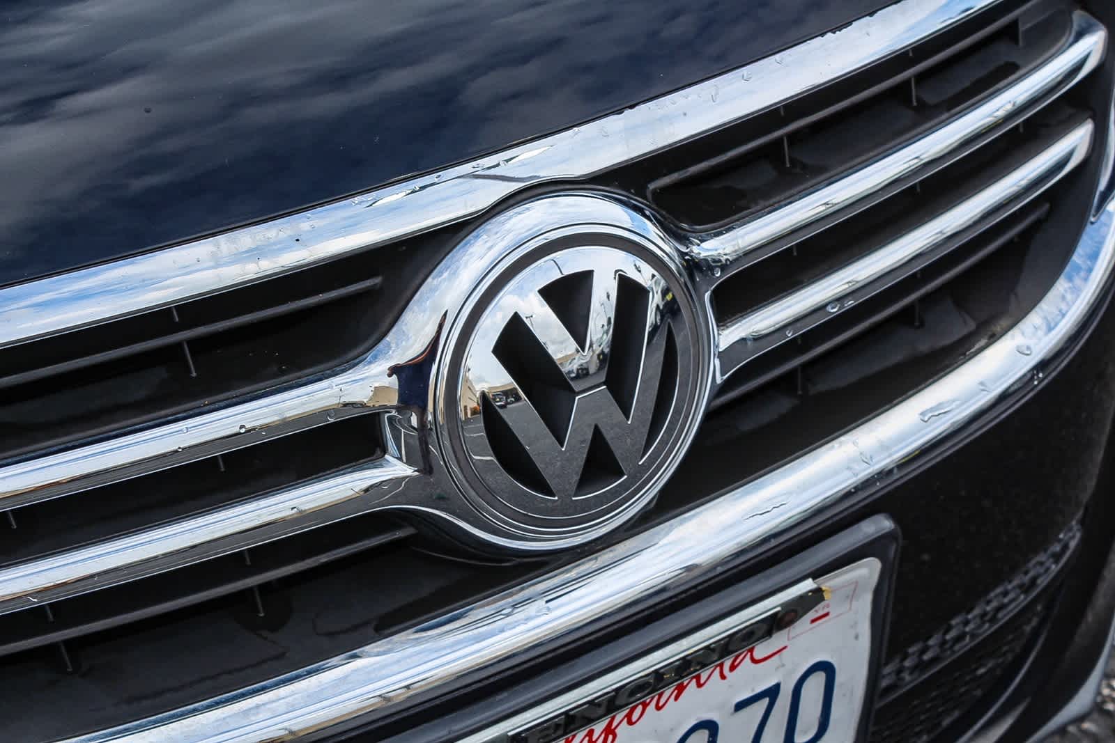 Thumbnail: 2011 Volkswagen Tiguan - 17