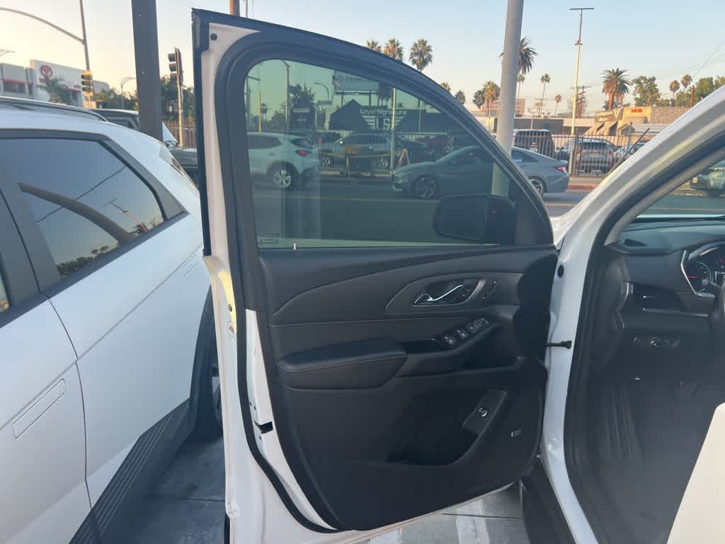 Thumbnail: 2019 Chevrolet Traverse - 18