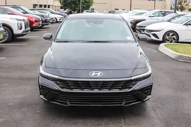 2025 Hyundai Elantra Limited photo 2
